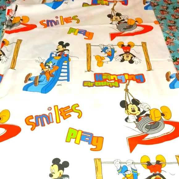 Disney Mickey Mouse Twin Sized Sheet Set - Picture 3 of 9